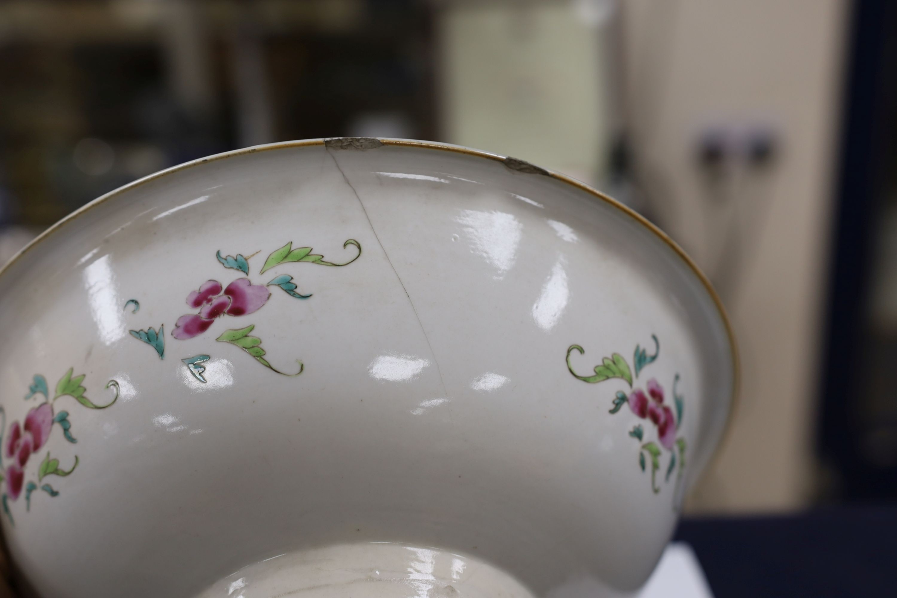 A Chinese underglaze blue and famille rose decorated basin or bowl, Qianlong period, 27 cm diameter